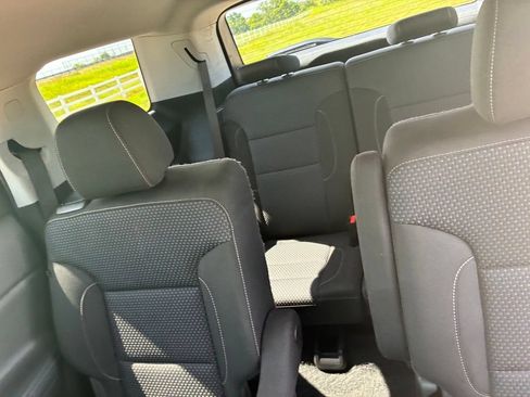 Used 2022 GMC Acadia SLE w/ Driver Convenience Package FWD image 6