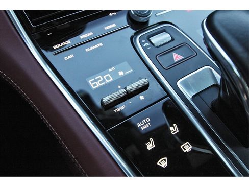 Used 2022 Porsche Panamera 4 image 31