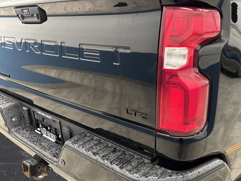 Used 2022 Chevrolet Silverado 2500 LTZ w/ LTZ Plus Package AWD/4WD image 34
