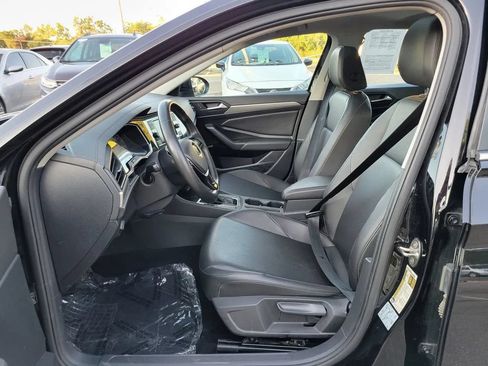 Used 2020 Volkswagen Jetta SE FWD image 2