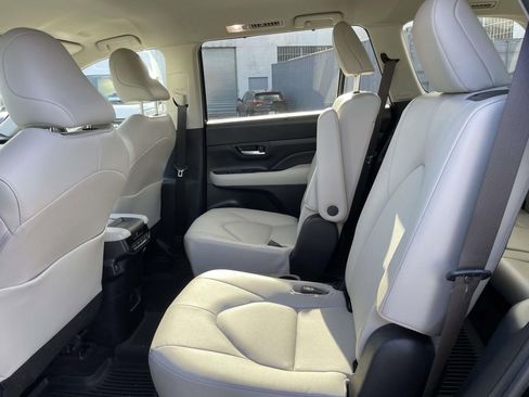Used 2024 Toyota Grand Highlander XLE image 11