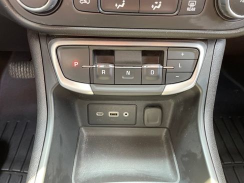 Used 2024 GMC Terrain SLE w/ Elevation Edition FWD image 21
