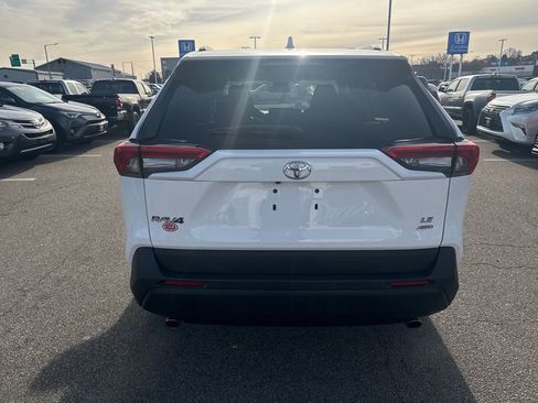 Used 2021 Toyota RAV4 LE image 6