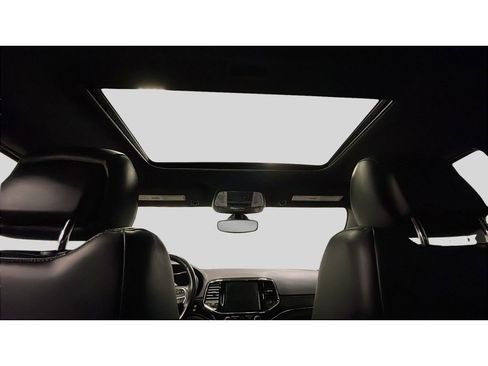 Used 2020 Jeep Grand Cherokee Limited w/ Trailer Tow Group IV image 16