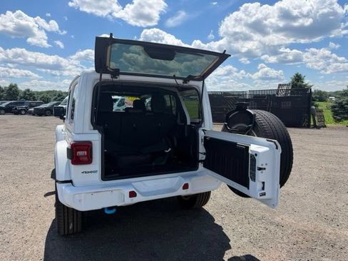 Used 2023 Jeep Wrangler Unlimited Sahara AWD/4WD image 8
