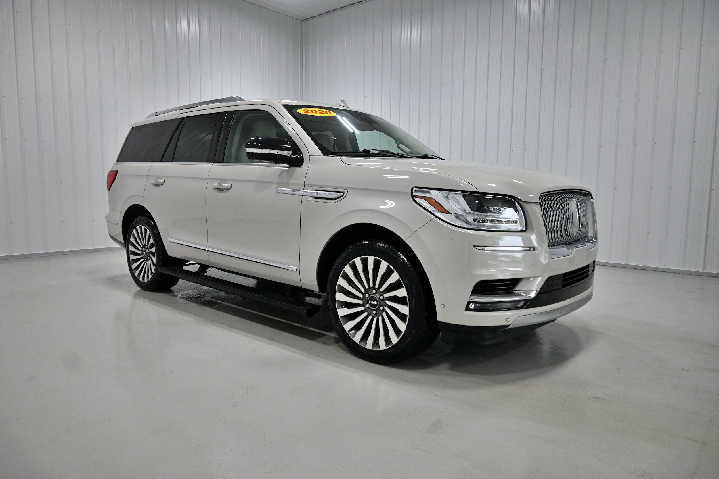 Used 2020 Lincoln Navigator Reserve w/ Luxury Package AWD/4WD image 3
