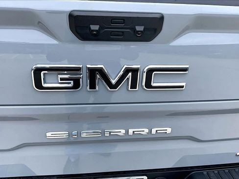 Used 2024 GMC Sierra 1500 AT4 w/ Technology Package AWD/4WD image 31