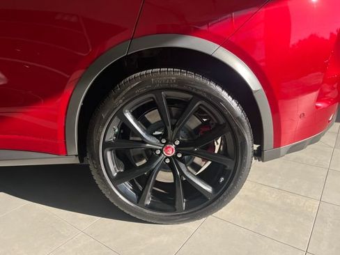 Used 2019 Jaguar F-PACE SVR image 28