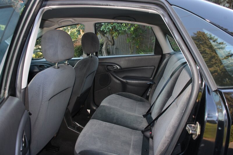 Used 2002 Ford Focus LX FWD image 14