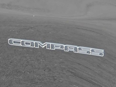 Used 2022 Jeep Compass Latitude image 11