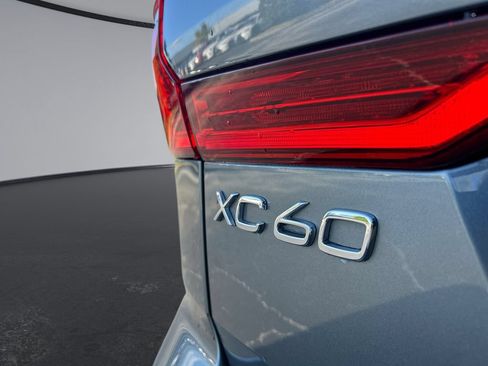 Used 2021 Volvo XC60 T8 R-Design w/ Advanced Package AWD/4WD image 34