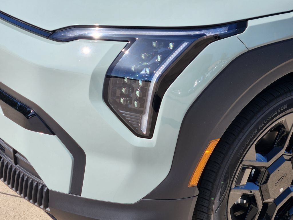 New 2027 Kia EV3 Wind FWD image 8