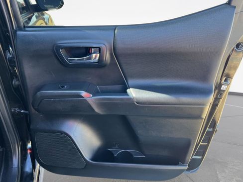 Used 2017 Toyota Tacoma TRD Sport image 24