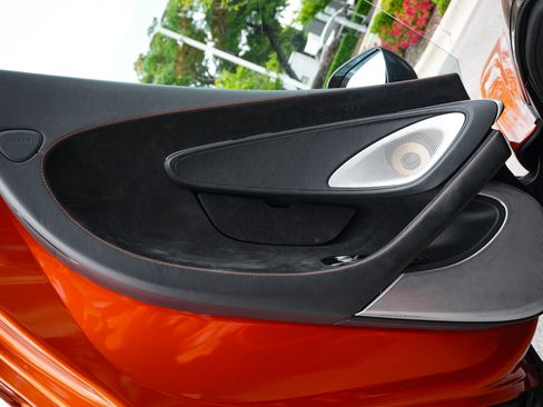 Used 2022 McLaren GT RWD image 16