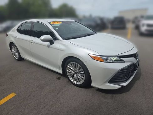 Used 2018 Toyota Camry XLE FWD image 7
