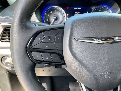 Used 2023 Chrysler Pacifica Touring-L w/ S Appearance Package FWD image 19