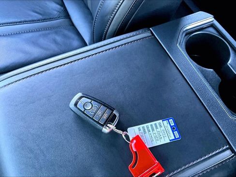 Used 2022 Ford F250 Platinum w/ FX4 Off-Road Package image 34