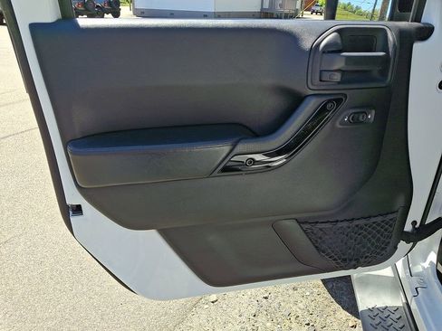 Used 2014 Jeep Wrangler Unlimited Sahara AWD/4WD image 12