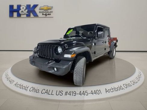 Used 2020 Jeep Gladiator Sport w/ Technology Group AWD/4WD image 3