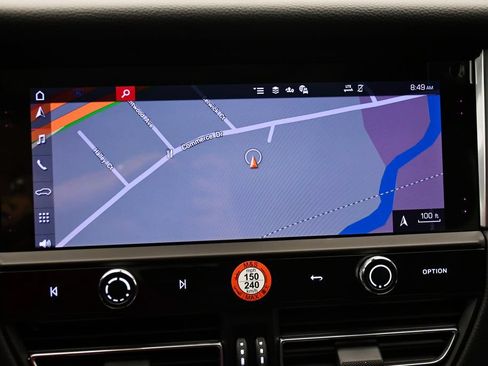 Certified 2025 Porsche Macan AWD/4WD image 31