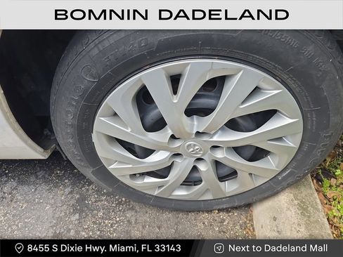 Used 2017 Toyota Corolla LE image 7