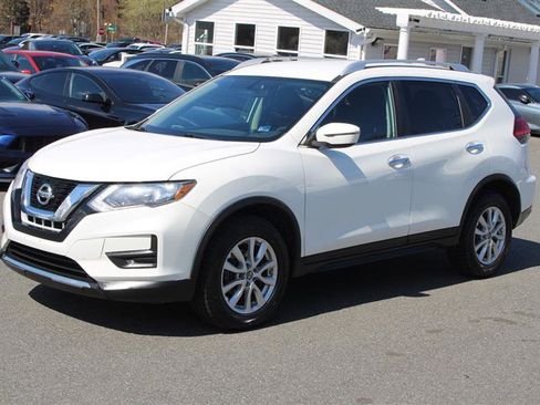 Used 2017 Nissan Rogue SV image 3