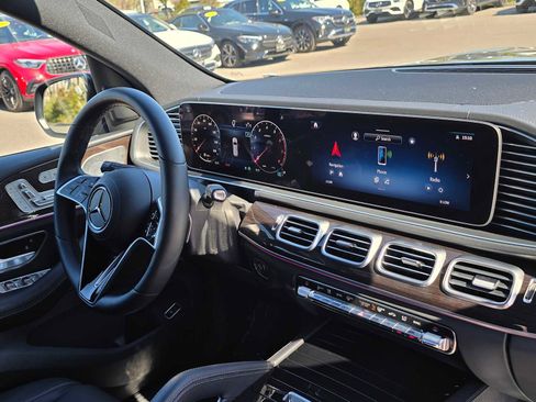 Used 2026 Mercedes-Benz GLS 450 4MATIC image 11
