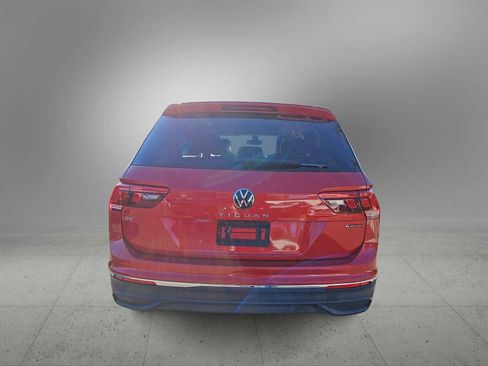 Used 2022 Volkswagen Tiguan SE w/ Panoramic Sunroof Package image 7