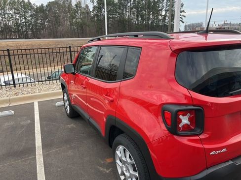 Used 2020 Jeep Renegade Latitude w/ Popular Equipment Group image 6