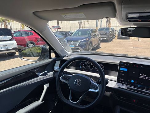 Used 2026 Volkswagen Tiguan SE AWD/4WD image 31