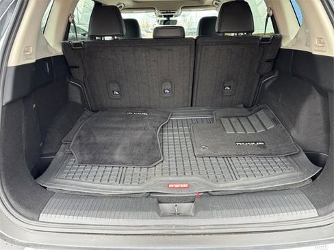 Used 2023 Nissan Rogue SV w/ SV Premium B Package image 16