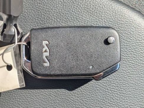 Used 2025 Kia Soul LX w/ LX Technology Package FWD image 30