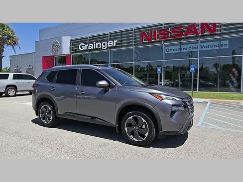 Used 2024 Nissan Rogue SV w/ SV Premium Package FWD image 17