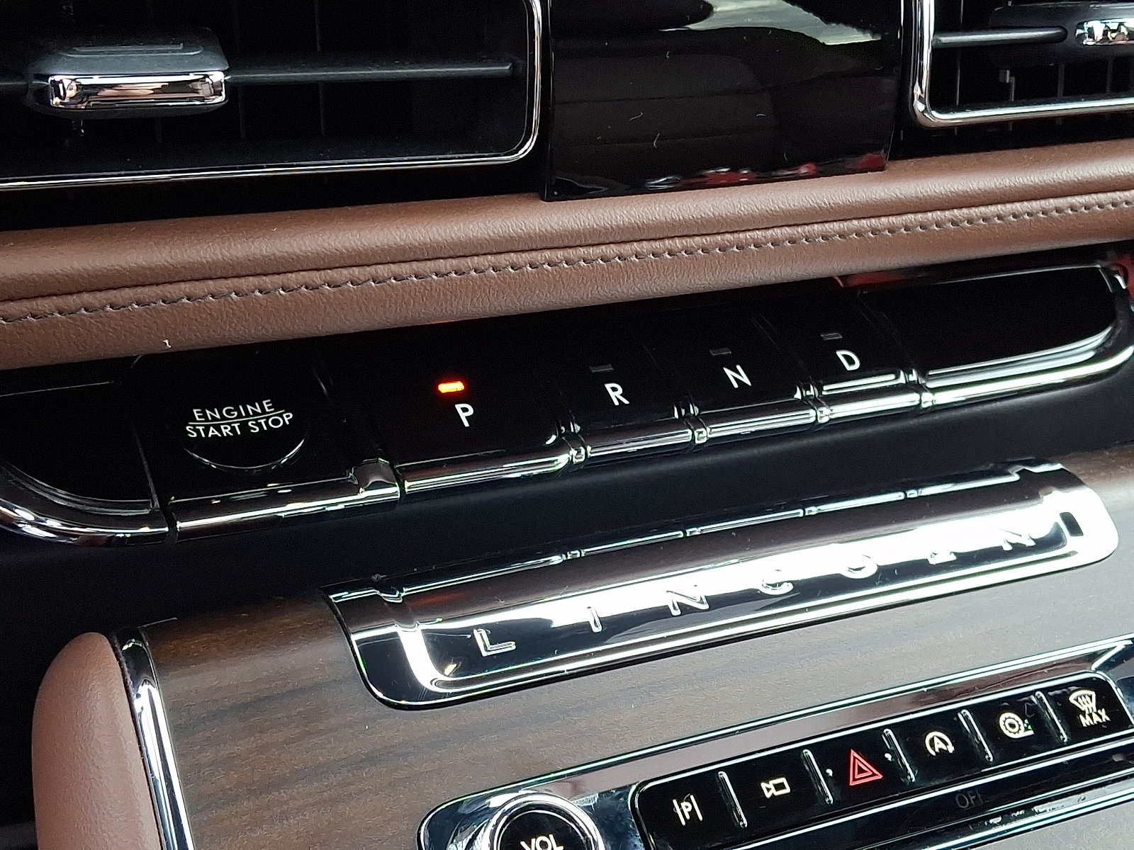 Used 2025 Lincoln Aviator Reserve w/ Equipment Group 201A AWD/4WD image 17