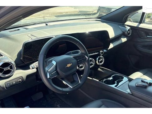 Used 2024 Chevrolet Blazer EV LT AWD/4WD image 4