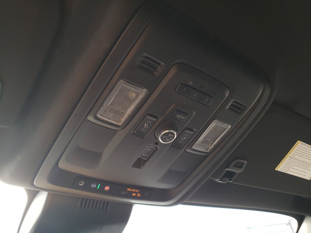 Used 2023 GMC Yukon Denali RWD image 32
