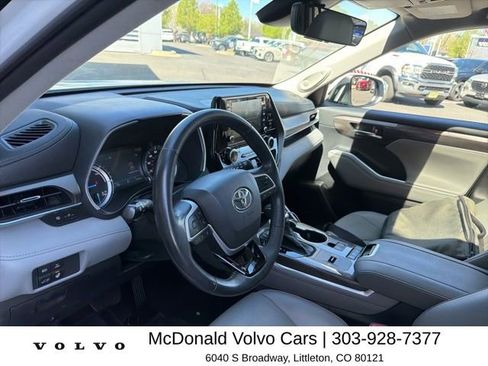 Used 2022 Toyota Highlander Limited image 8