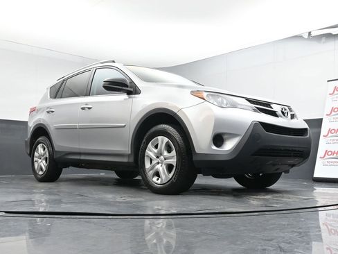 Used 2015 Toyota RAV4 LE image 32