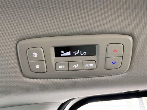 Used 2026 Kia Carnival FWD image 16