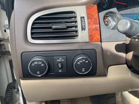 Used 2013 Chevrolet Avalanche LTZ image 13