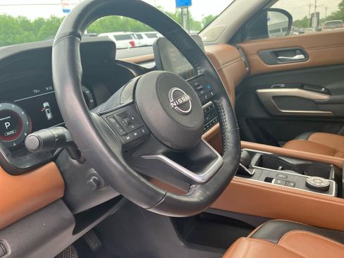 Used 2024 Nissan Pathfinder Platinum AWD/4WD image 10