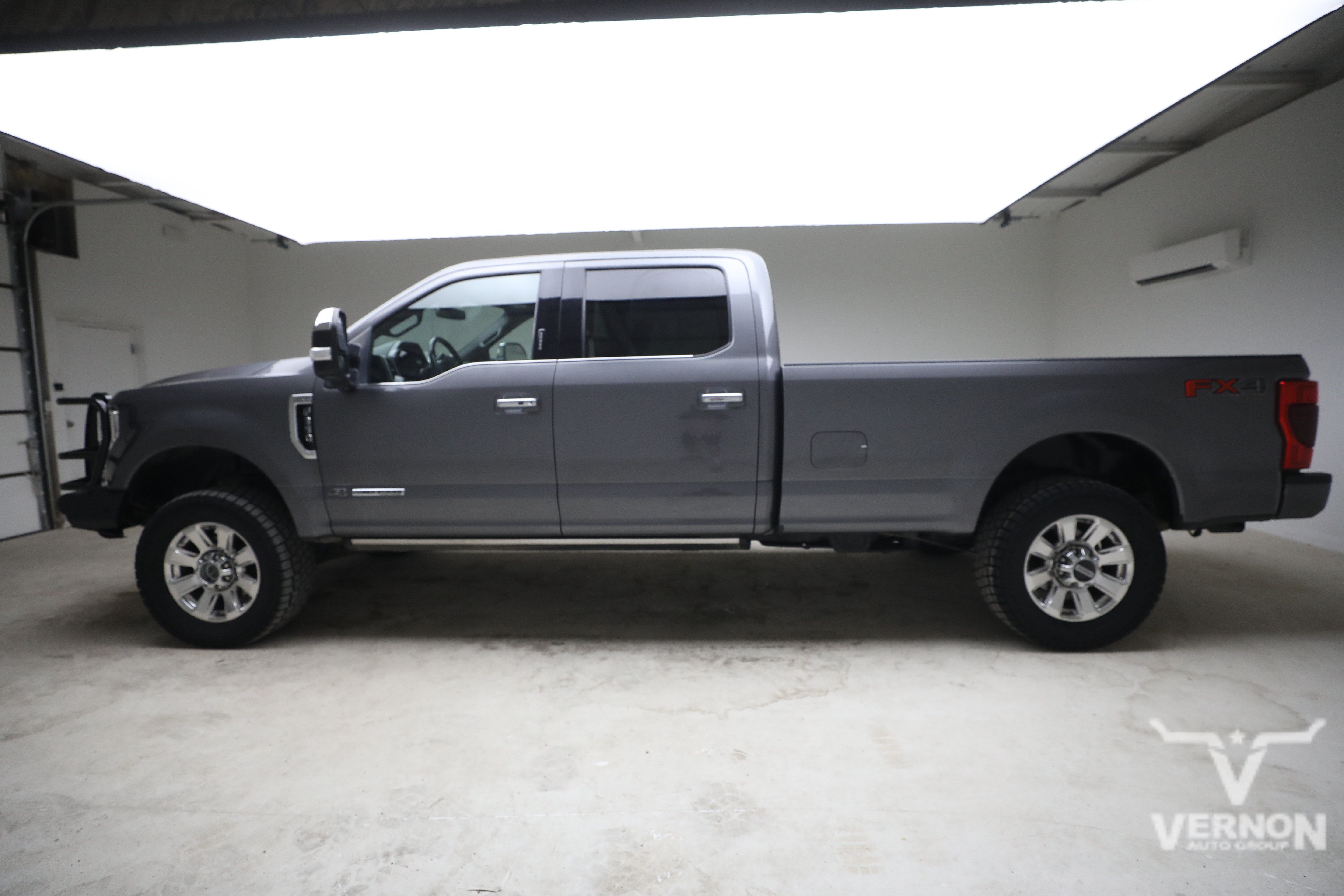 Used 2021 Ford F350 Platinum AWD/4WD image 2