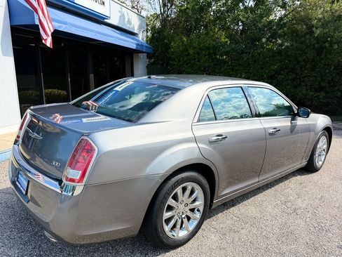 Used 2011 Chrysler 300 Limited RWD image 17