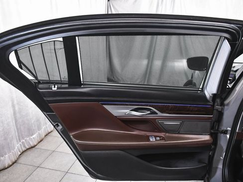 Used 2022 BMW 750i xDrive w/ Executive Package image 14