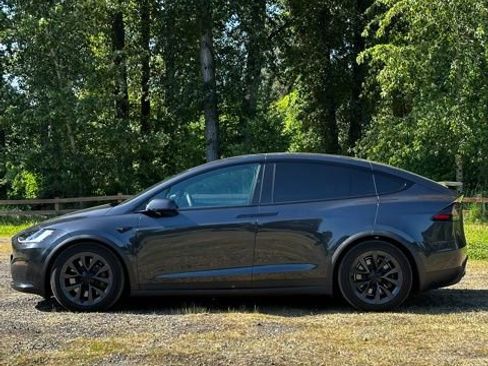 Used 2024 Tesla Model X AWD/4WD image 5