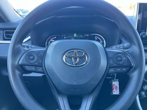 Used 2025 Toyota RAV4 LE image 27