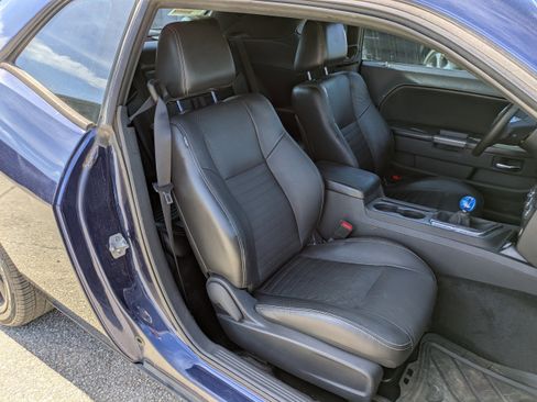 Used 2013 Dodge Challenger R/T image 14