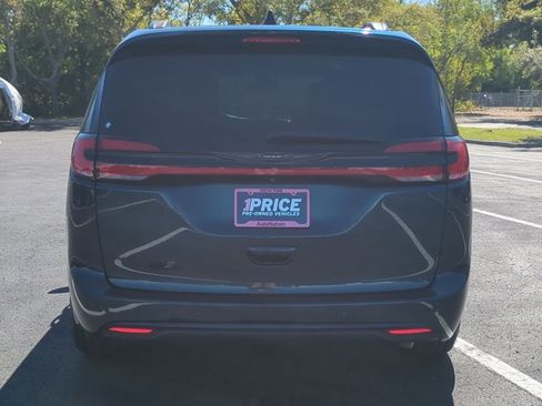 Used 2023 Chrysler Pacifica Touring-L w/ S Appearance Package image 7