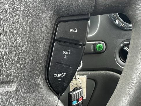 Used 2005 Ford Expedition XLT image 16