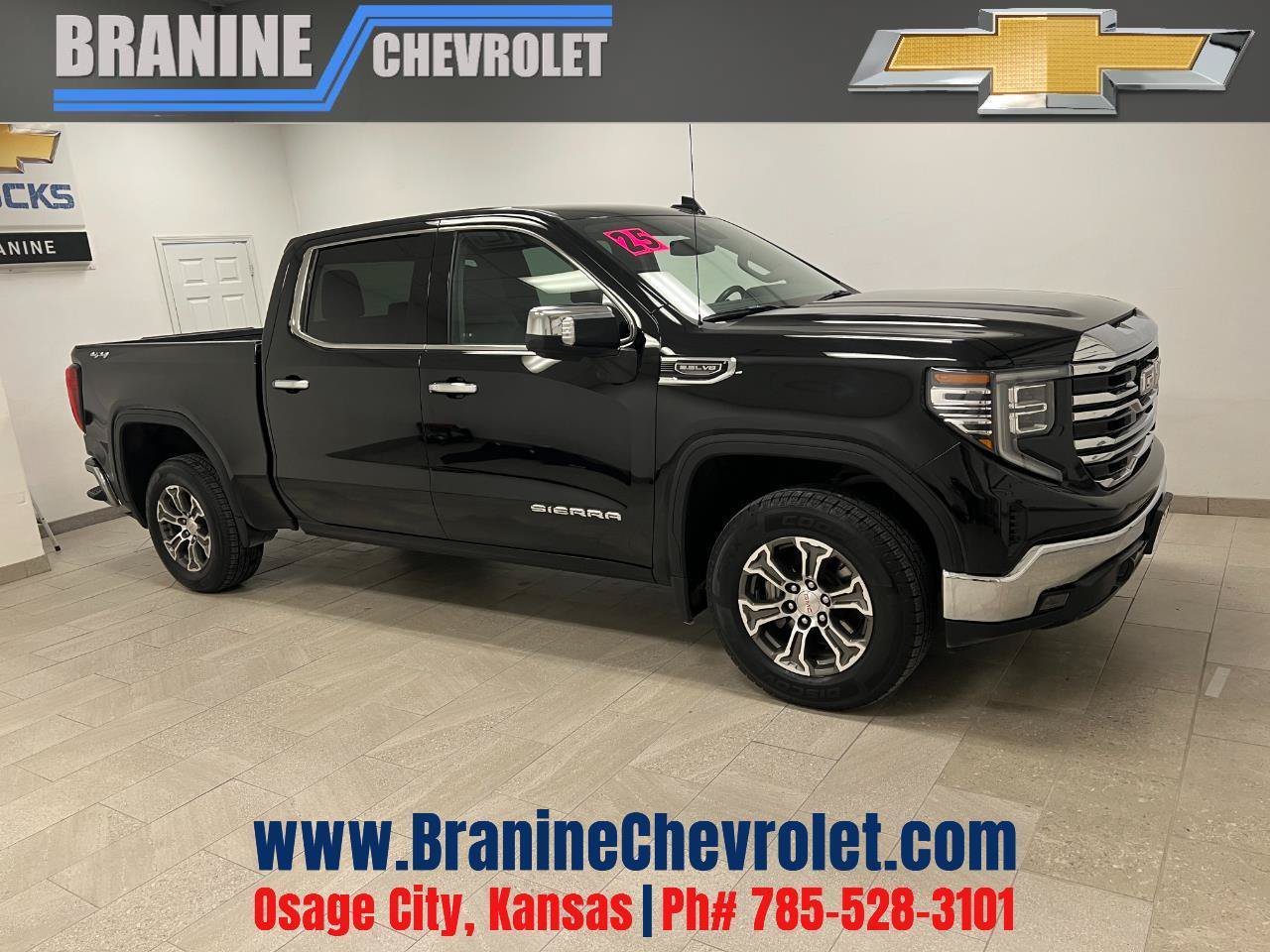 Used 2025 GMC Sierra 1500 SLT AWD/4WD image 1